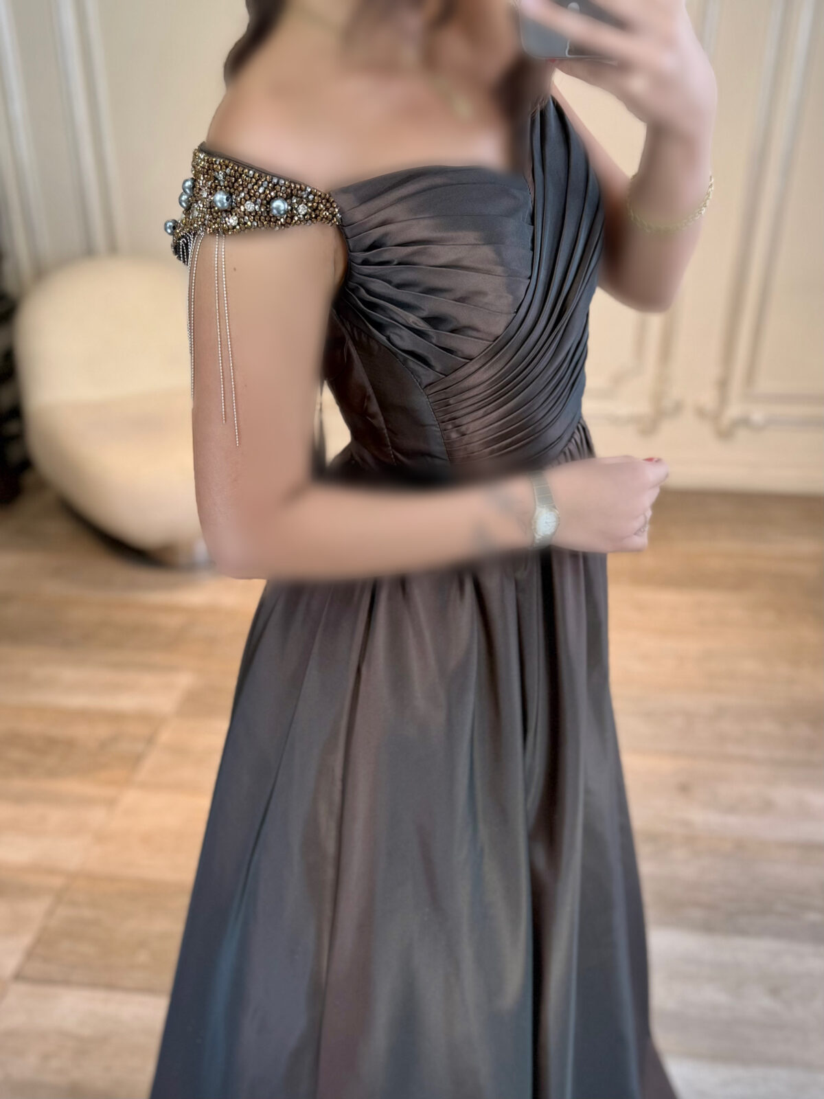 پیراهن ساتن سرشانه منجوق کد 2730 - Image 5